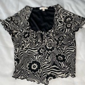 Used - (in Great condition) white/ black floral print blouse.